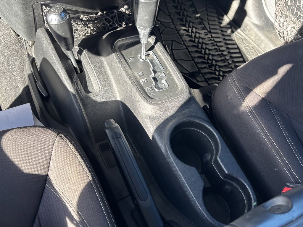 Used 2014 Jeep Wrangler Unlimited Sahara w/ Connectivity Group image 21