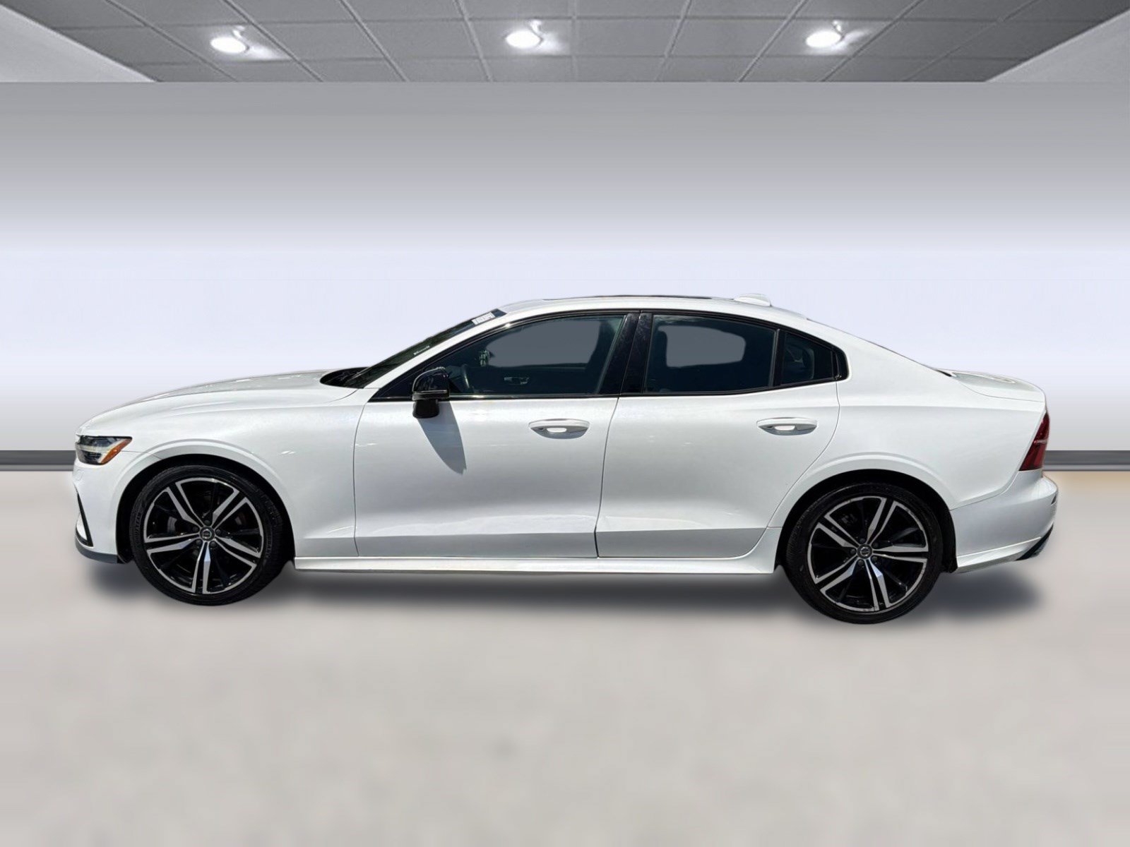 Used 2019 Volvo S60 T5 R-Design FWD image 2