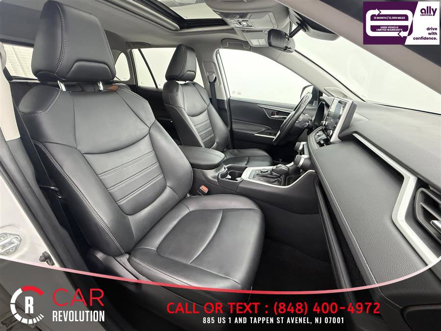 Used 2021 Toyota RAV4 XLE Premium AWD/4WD image 38
