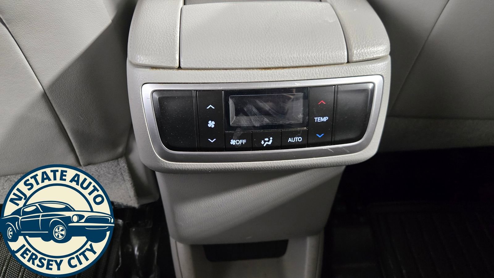 Used 2019 Toyota Highlander Plus AWD/4WD image 27