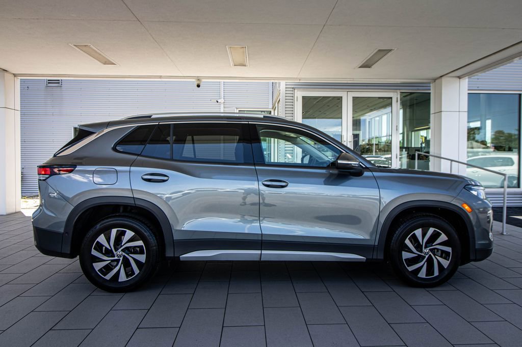 Used 2025 Volkswagen Tiguan S FWD image 3