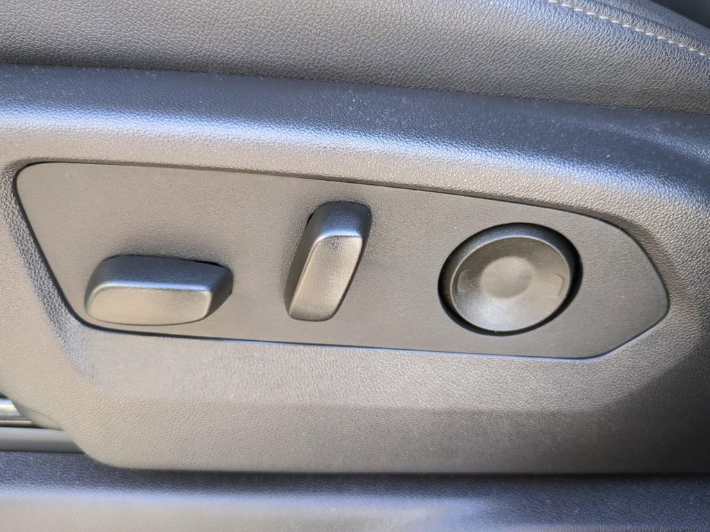 Used 2025 GMC Sierra 3500 SLT w/ SLT Premium Package image 18