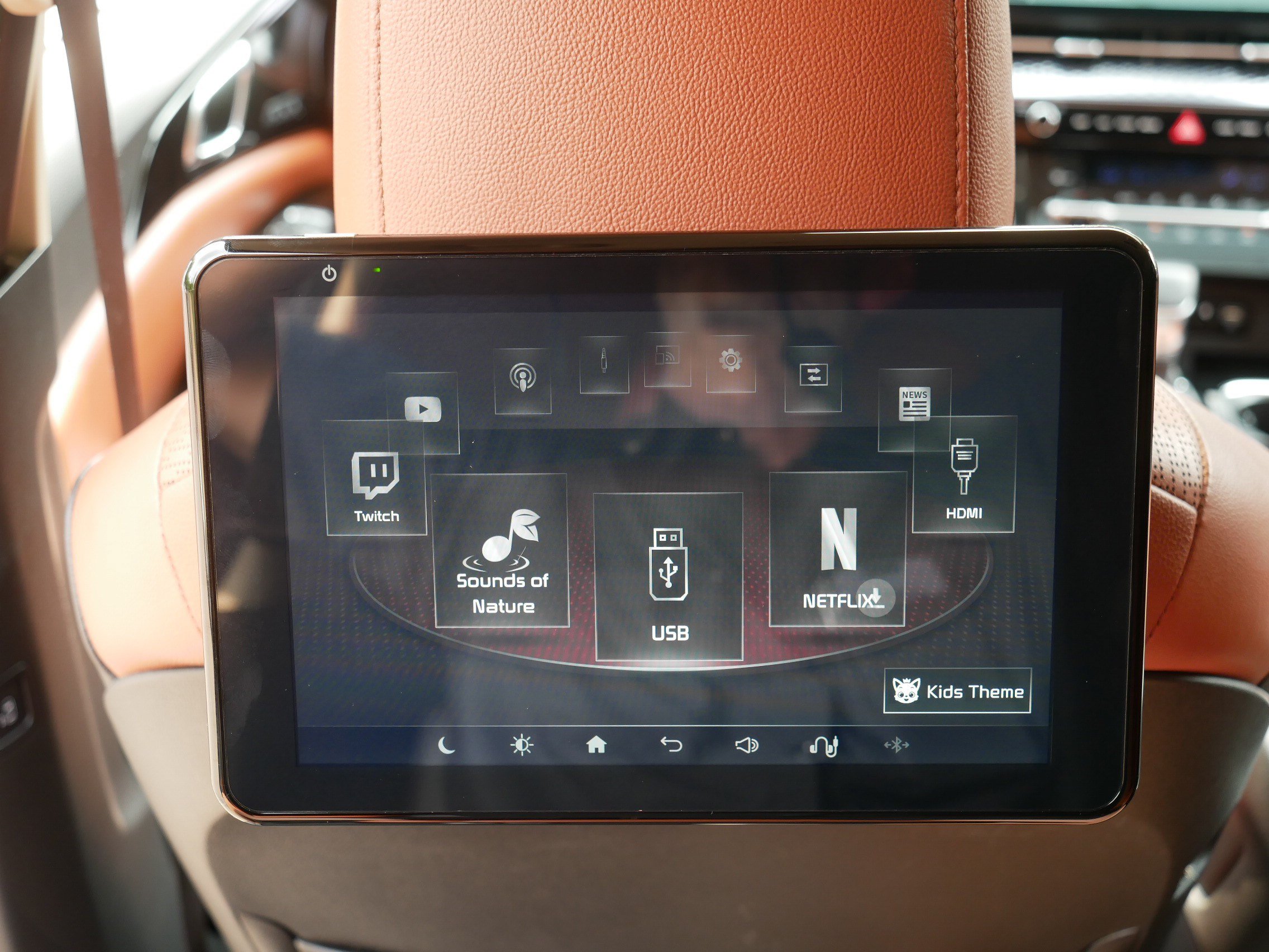 Certified 2024 Kia Carnival SX Prestige FWD image 36