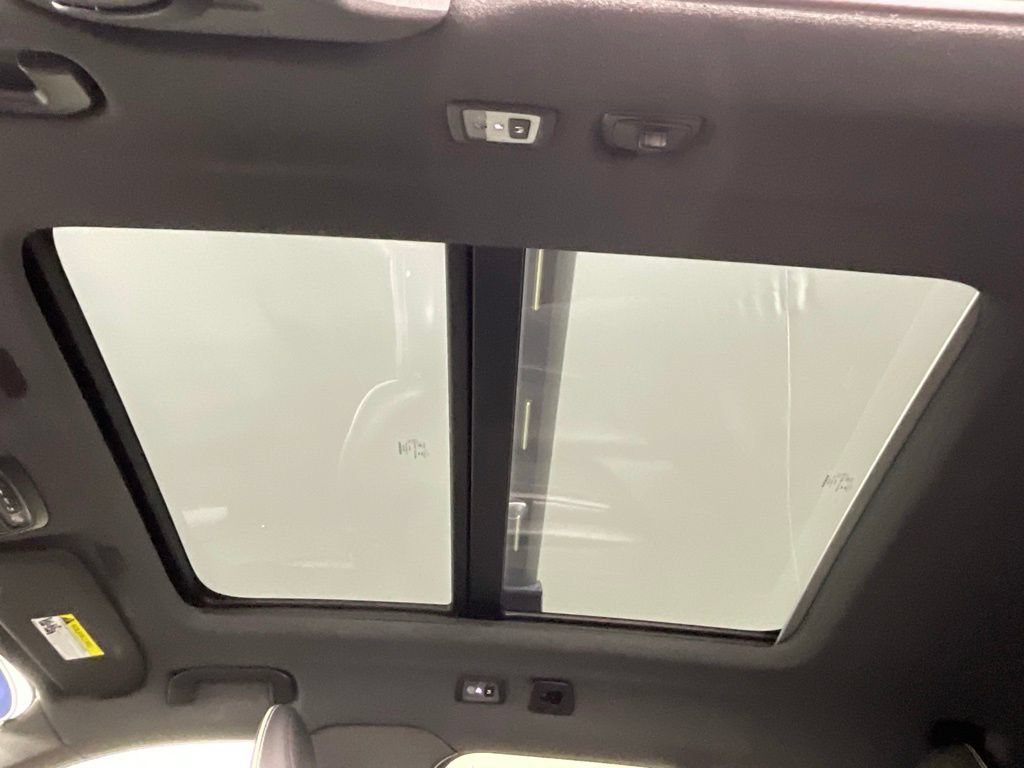Used 2019 Volvo XC40 T5 R-Design AWD/4WD image 21