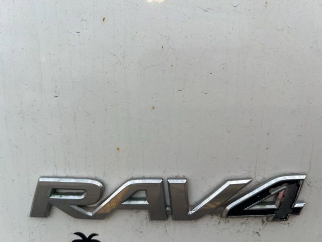Used 2018 Toyota RAV4 LE image 7