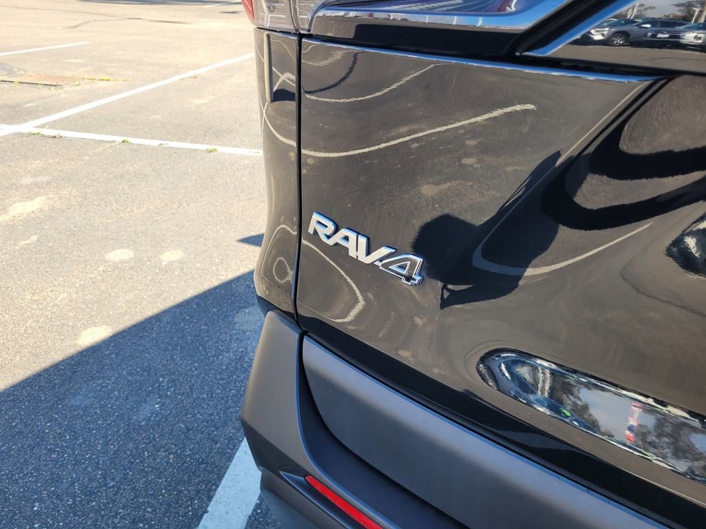 Used 2020 Toyota RAV4 XLE Premium image 6