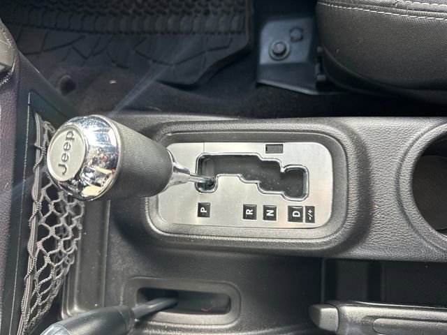 Used 2015 Jeep Wrangler Unlimited Sahara w/ Dual Top Group image 17