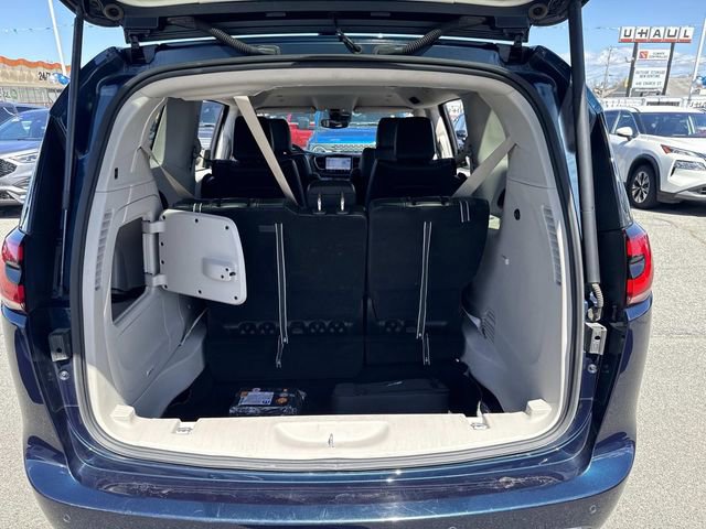 Used 2024 Chrysler Pacifica Limited FWD image 7