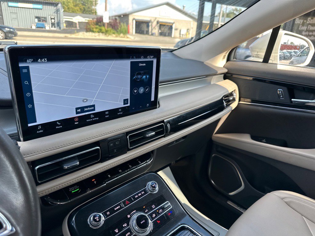 Used 2022 Lincoln Nautilus FWD w/ Premium Package image 27