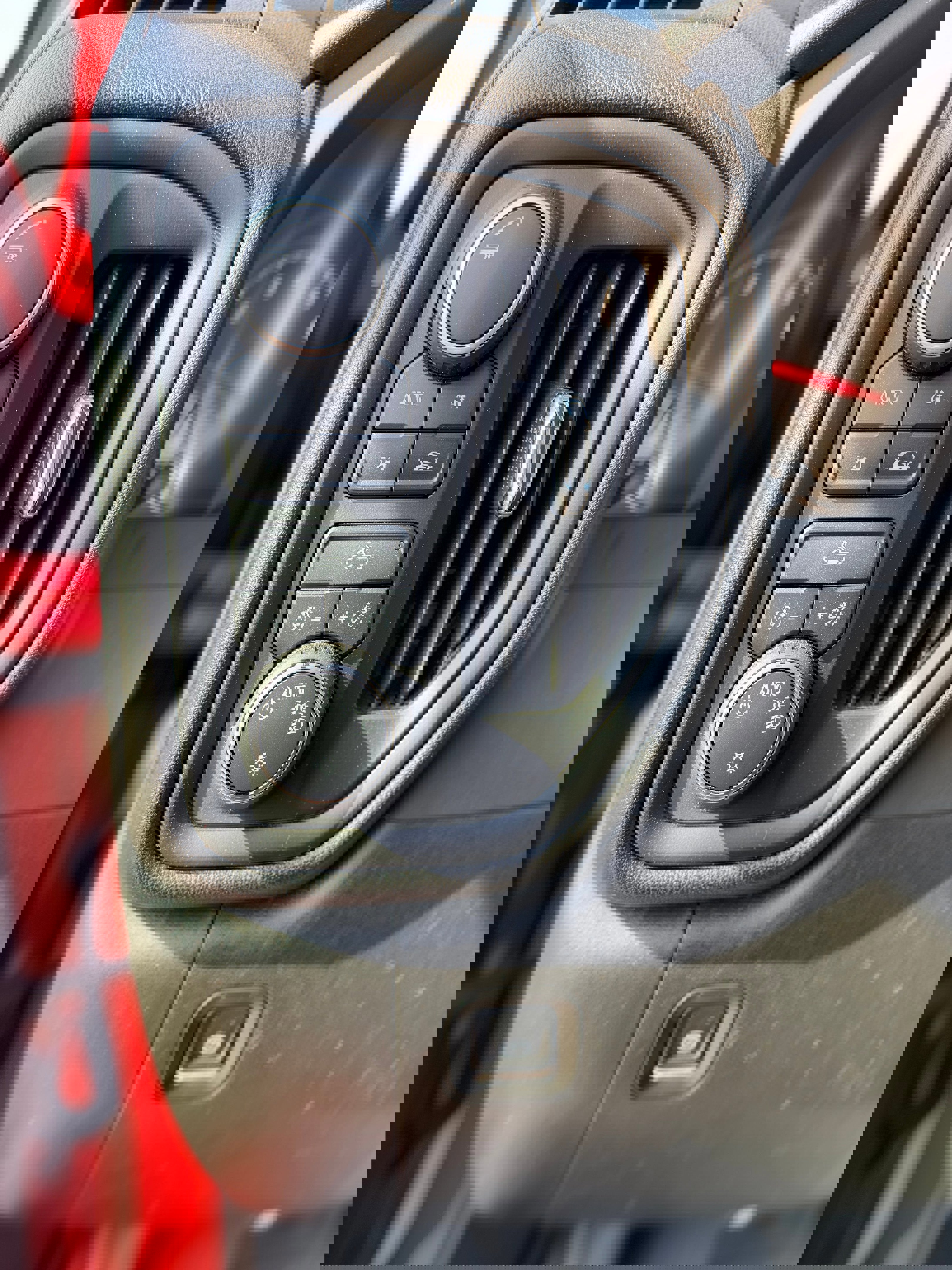 Used 2025 Chevrolet Silverado 1500 Custom image 13