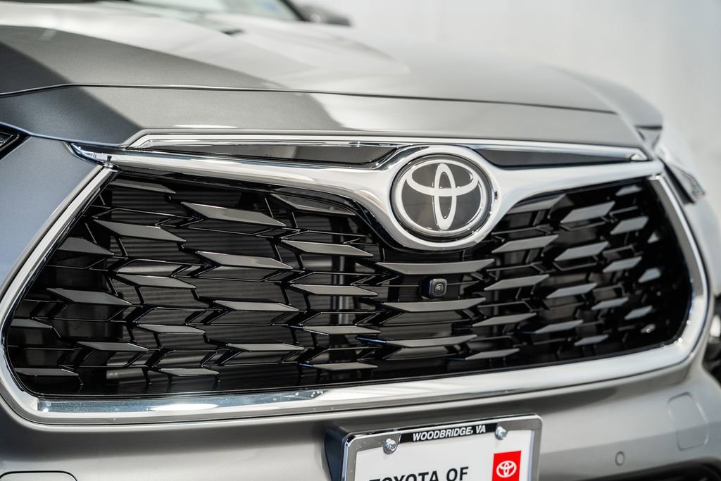 New 2026 Toyota Highlander Platinum image 12