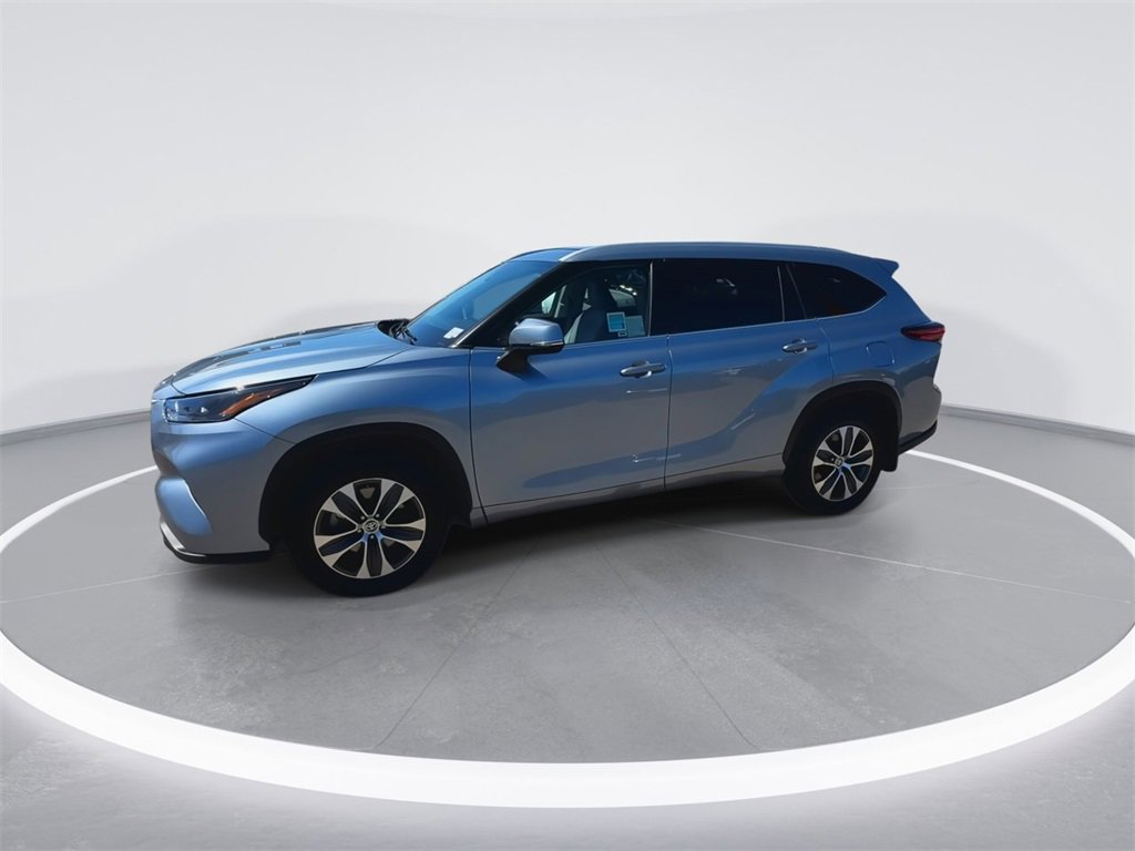 Used 2022 Toyota Highlander XLE image 6