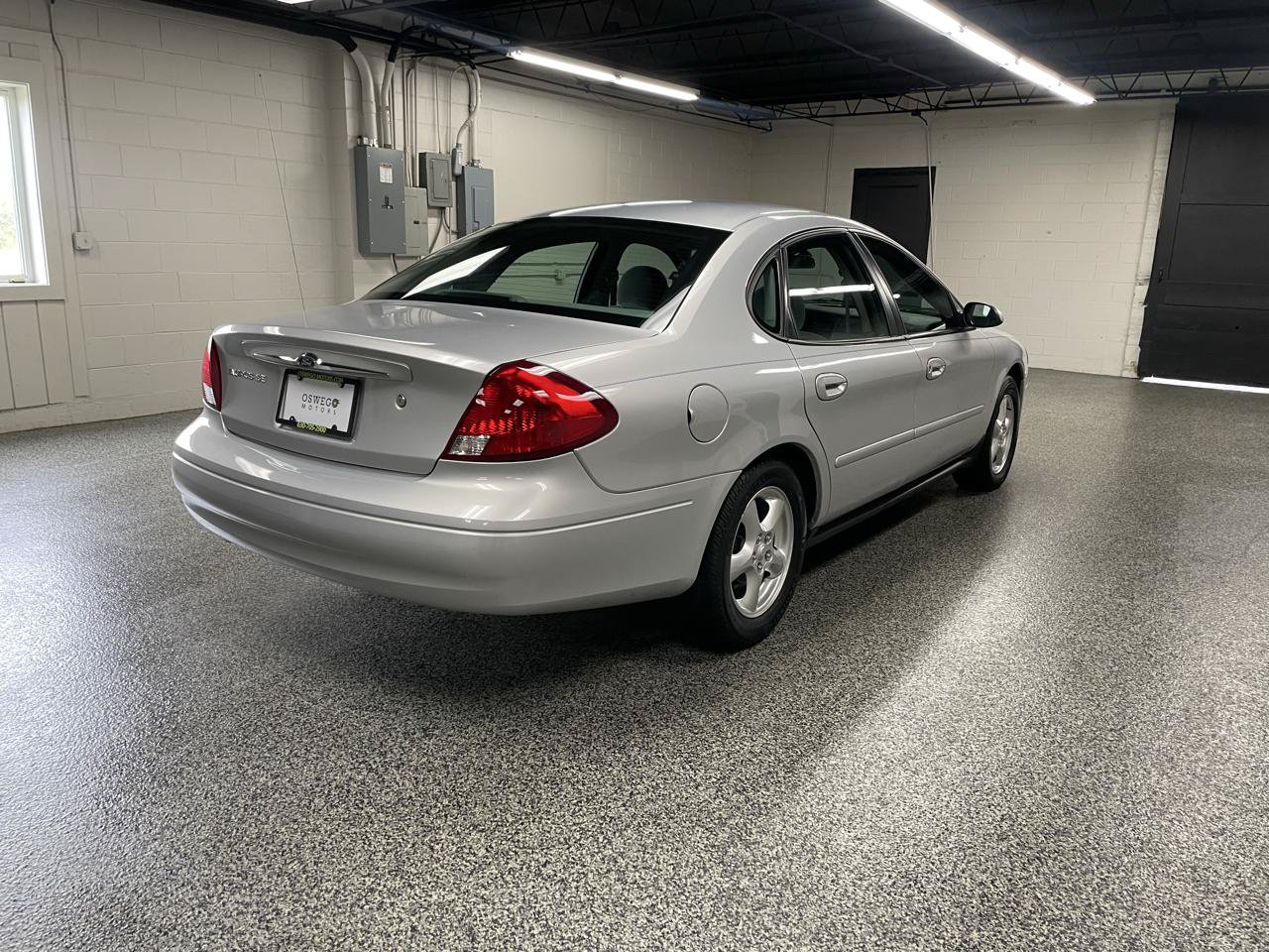 Used 2002 Ford Taurus SE FWD image 5