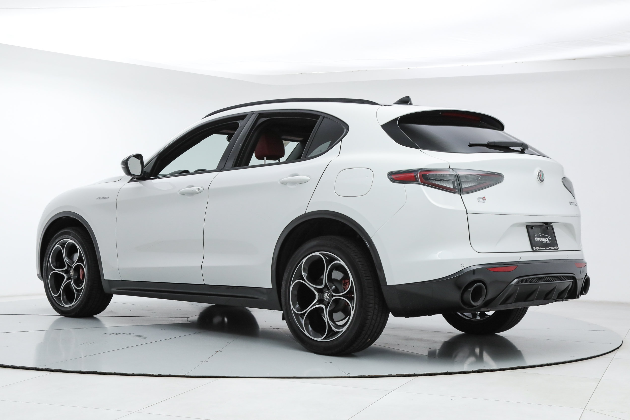 New 2025 Alfa Romeo Stelvio Sprint w/ Veloce Package AWD/4WD image 3