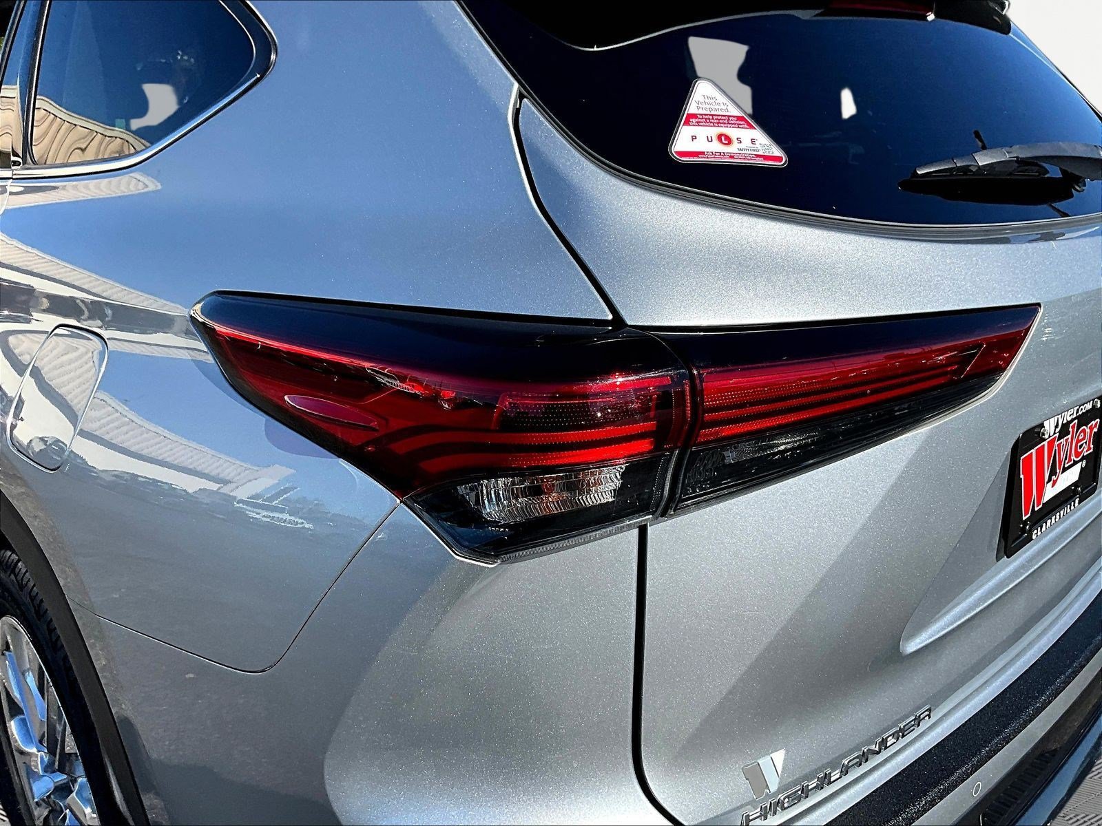 Used 2022 Toyota Highlander Limited AWD/4WD image 23