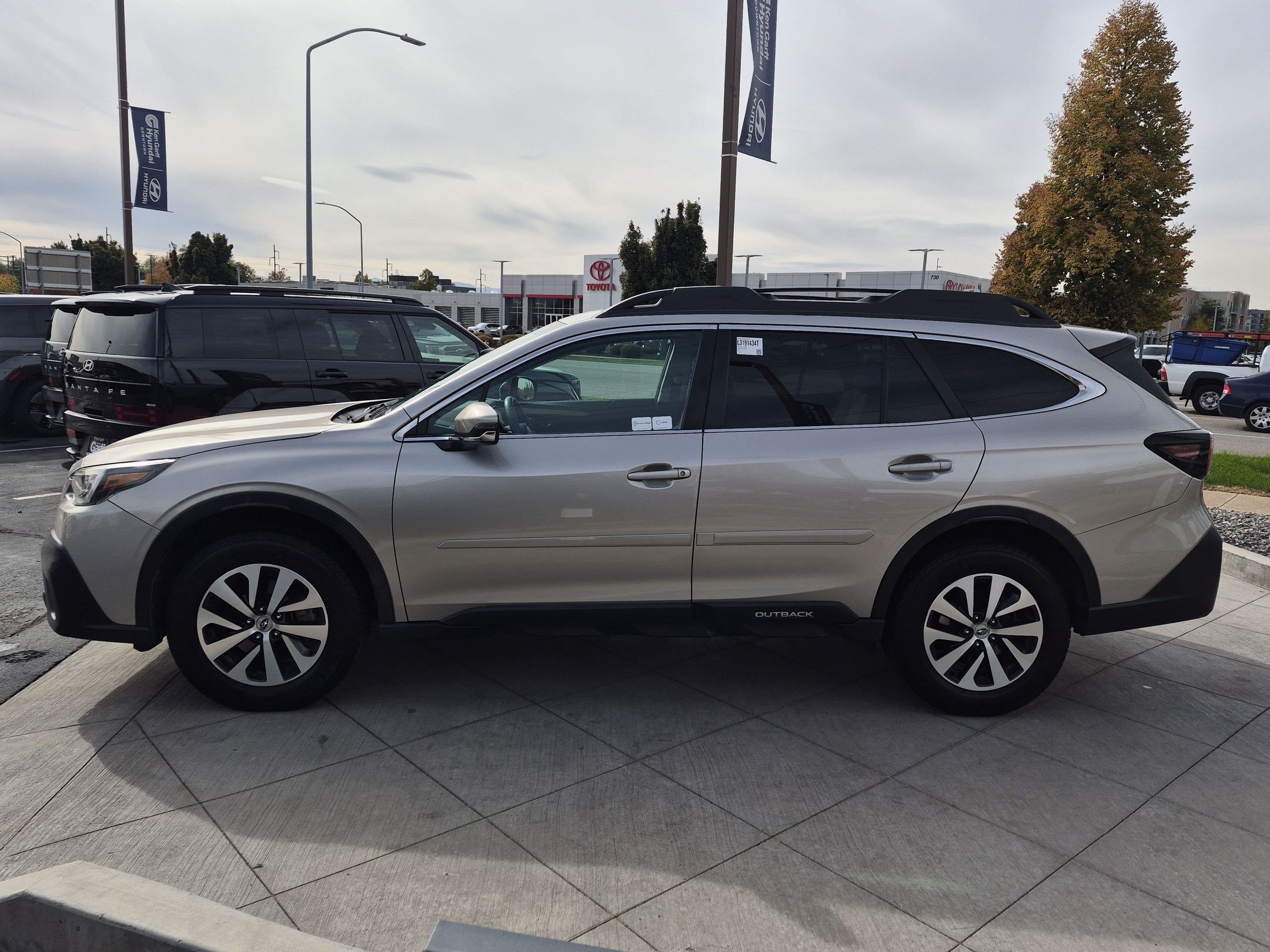 Used 2020 Subaru Outback Premium w/ Popular Package #1 AWD/4WD image 8