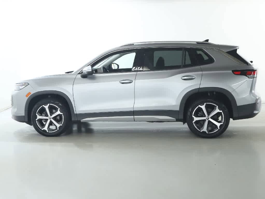 Certified 2025 Volkswagen Tiguan SE FWD image 37