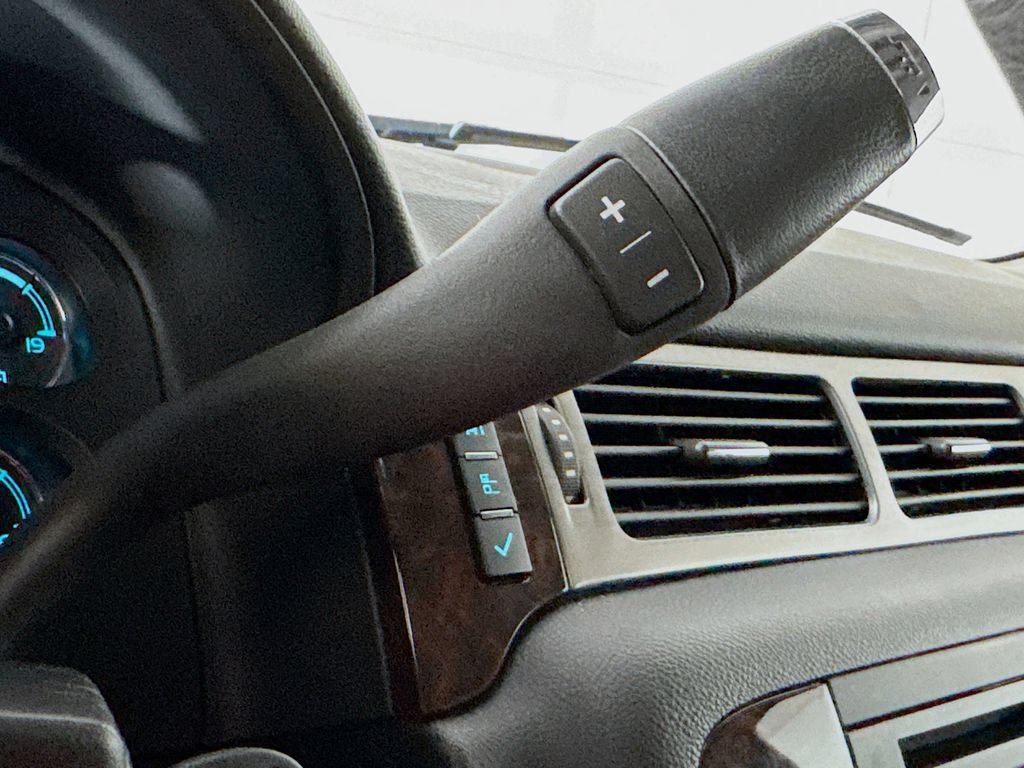 Used 2013 GMC Yukon Denali RWD image 19
