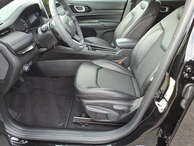 Used 2026 Jeep Compass Latitude AWD/4WD image 23