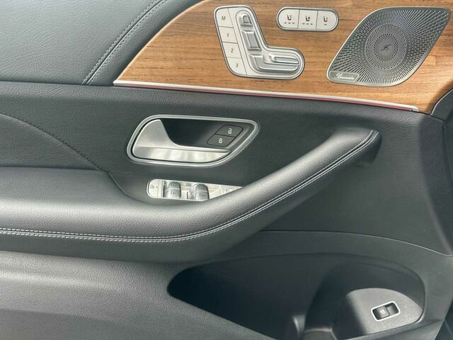 Used 2023 Mercedes-Benz GLS 450 4MATIC image 13