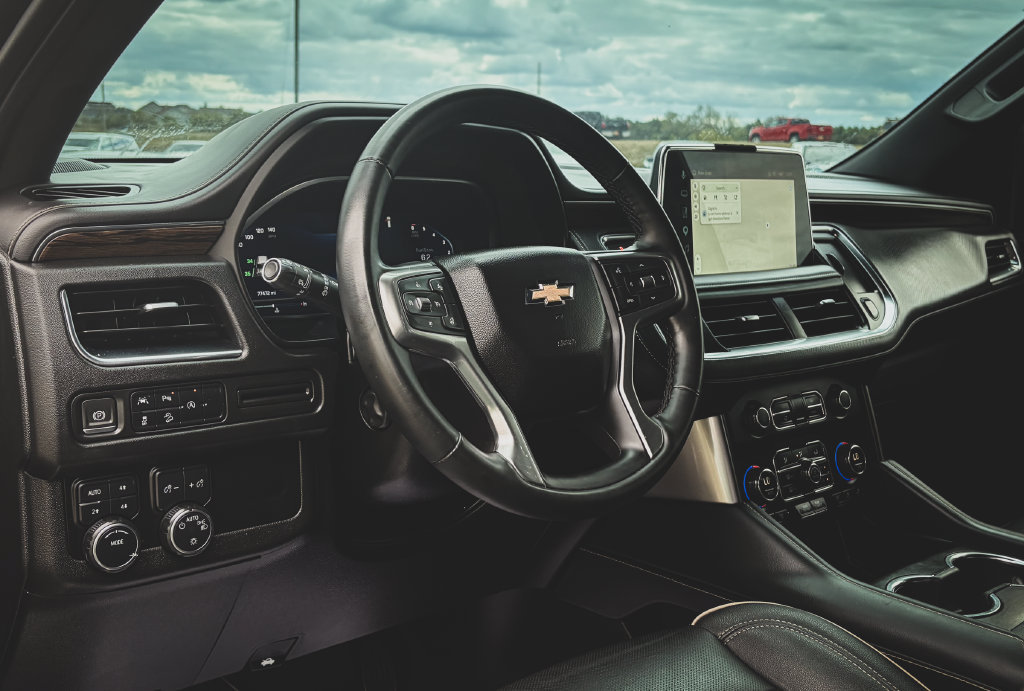 Used 2023 Chevrolet Suburban Premier AWD/4WD image 2