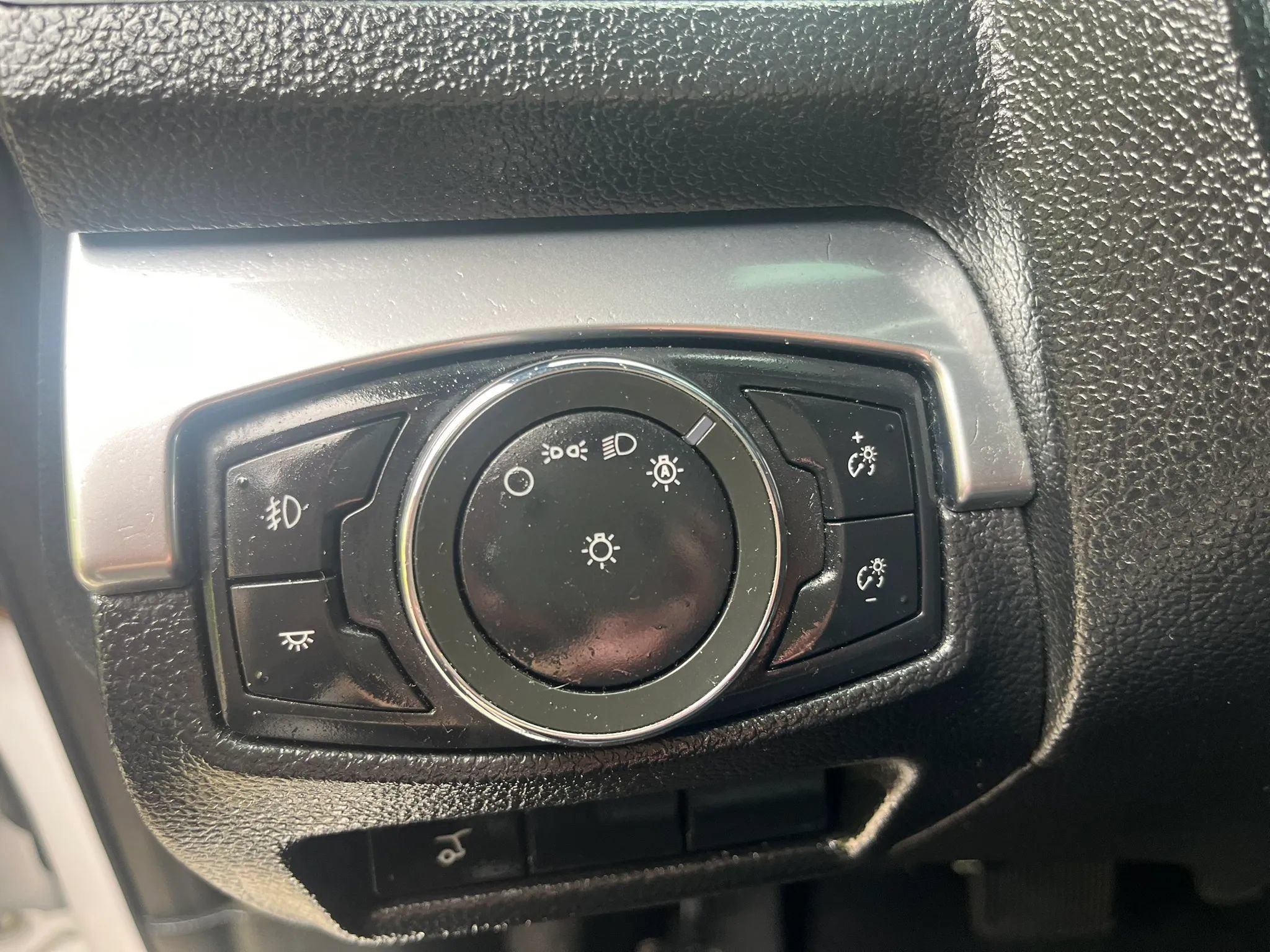 Used 2018 Ford Explorer Limited w/ Equipment Group 301A AWD/4WD image 17