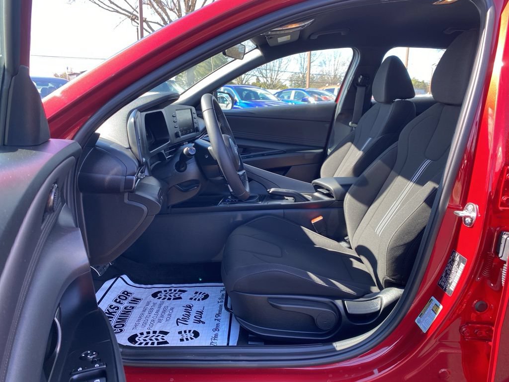 New 2025 Hyundai Elantra Sport w/ Cargo Package FWD image 12