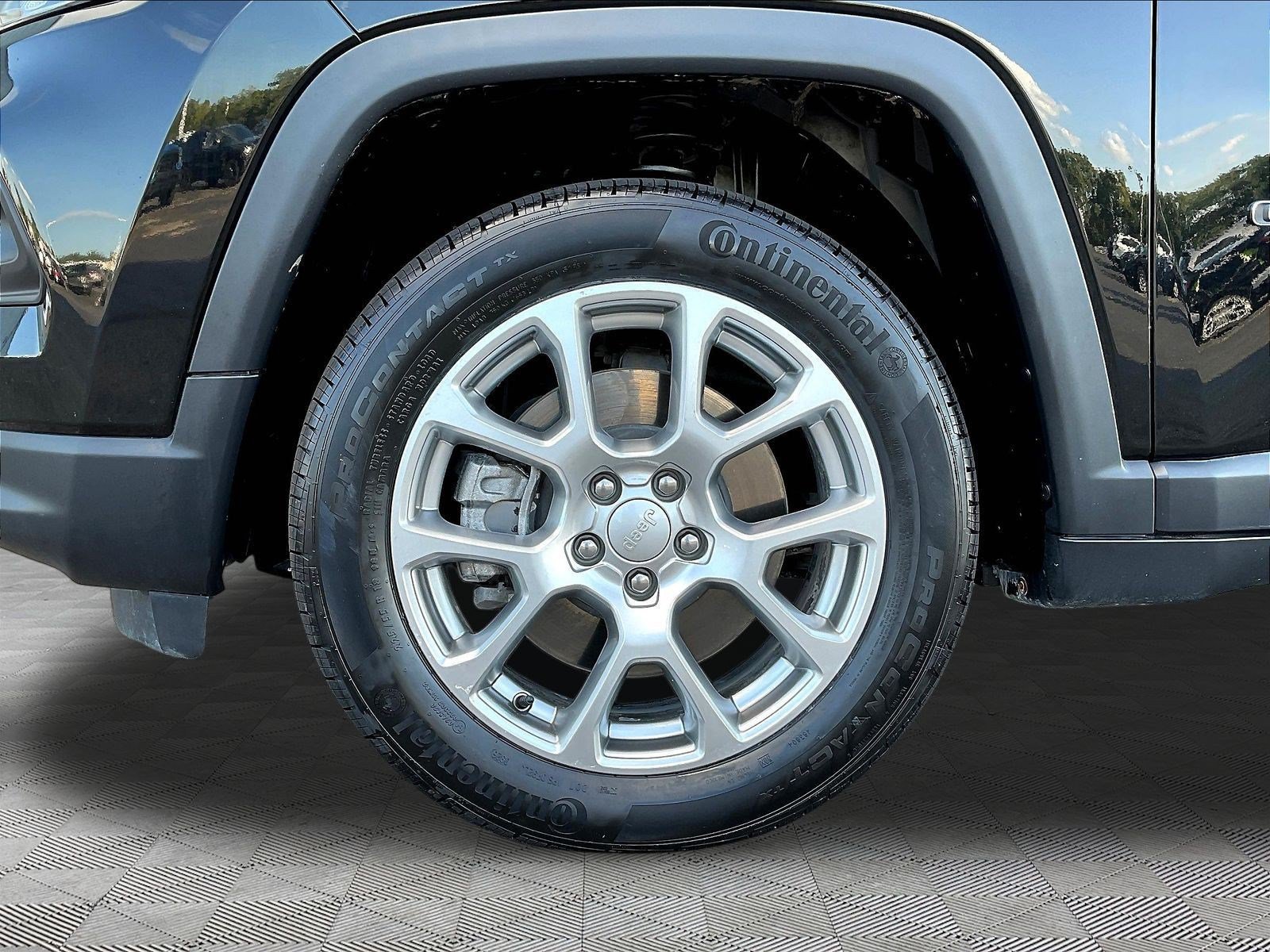 Used 2023 Jeep Compass Latitude AWD/4WD image 33