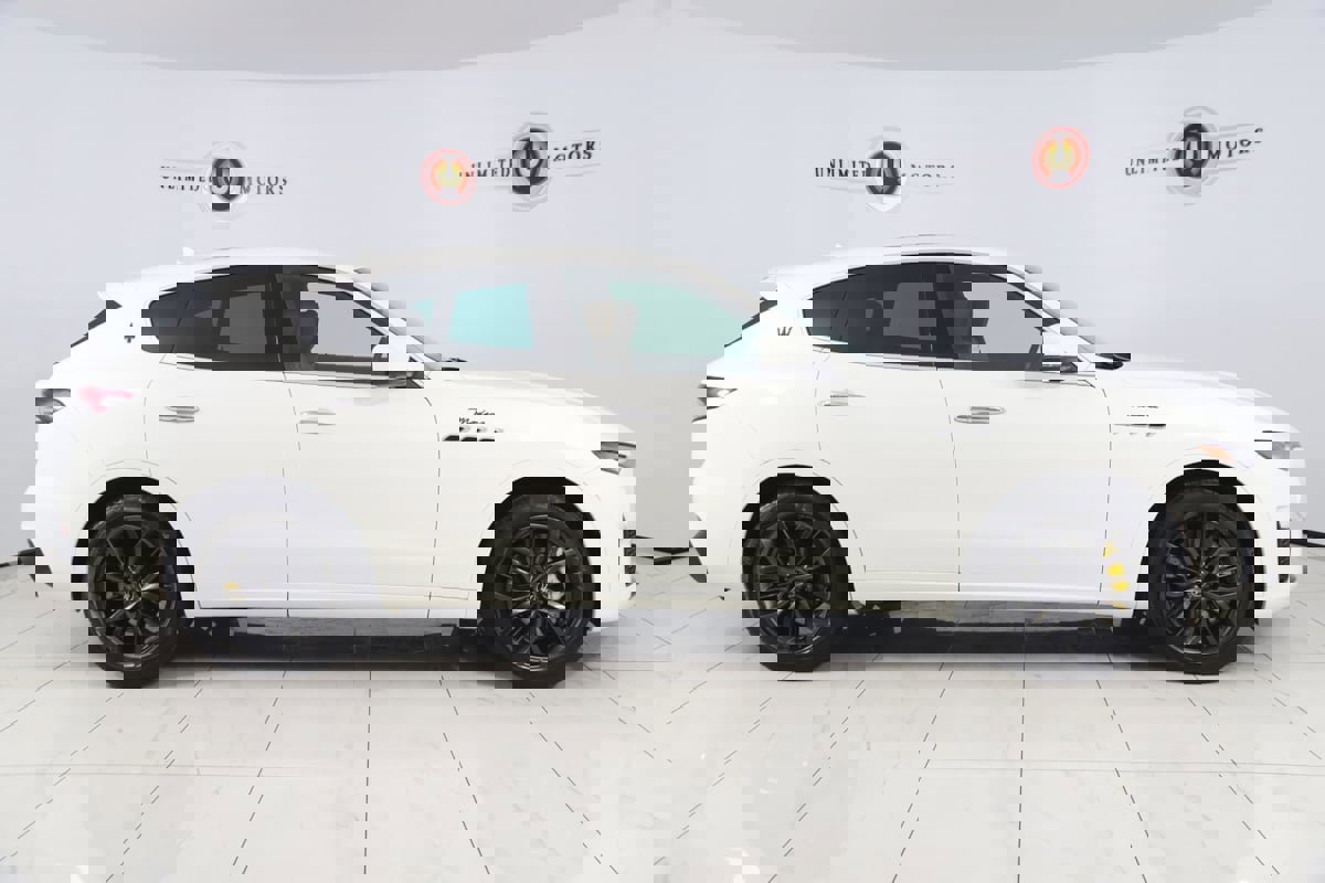 Used 2022 Maserati Levante Modena image 2