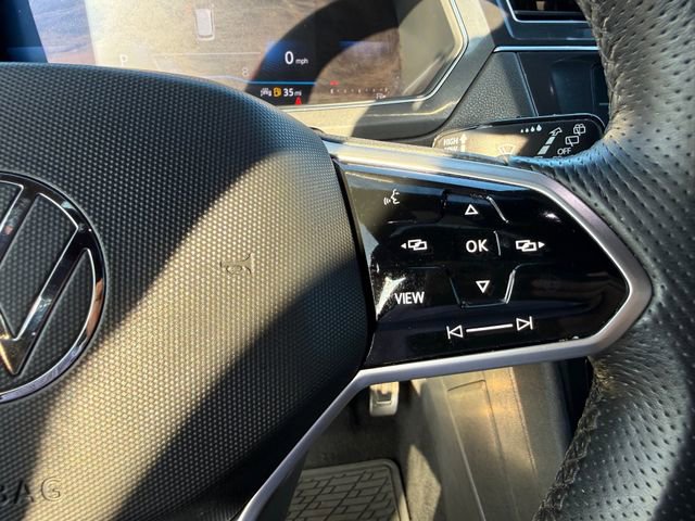 Used 2022 Volkswagen Tiguan SE R-Line AWD/4WD image 18