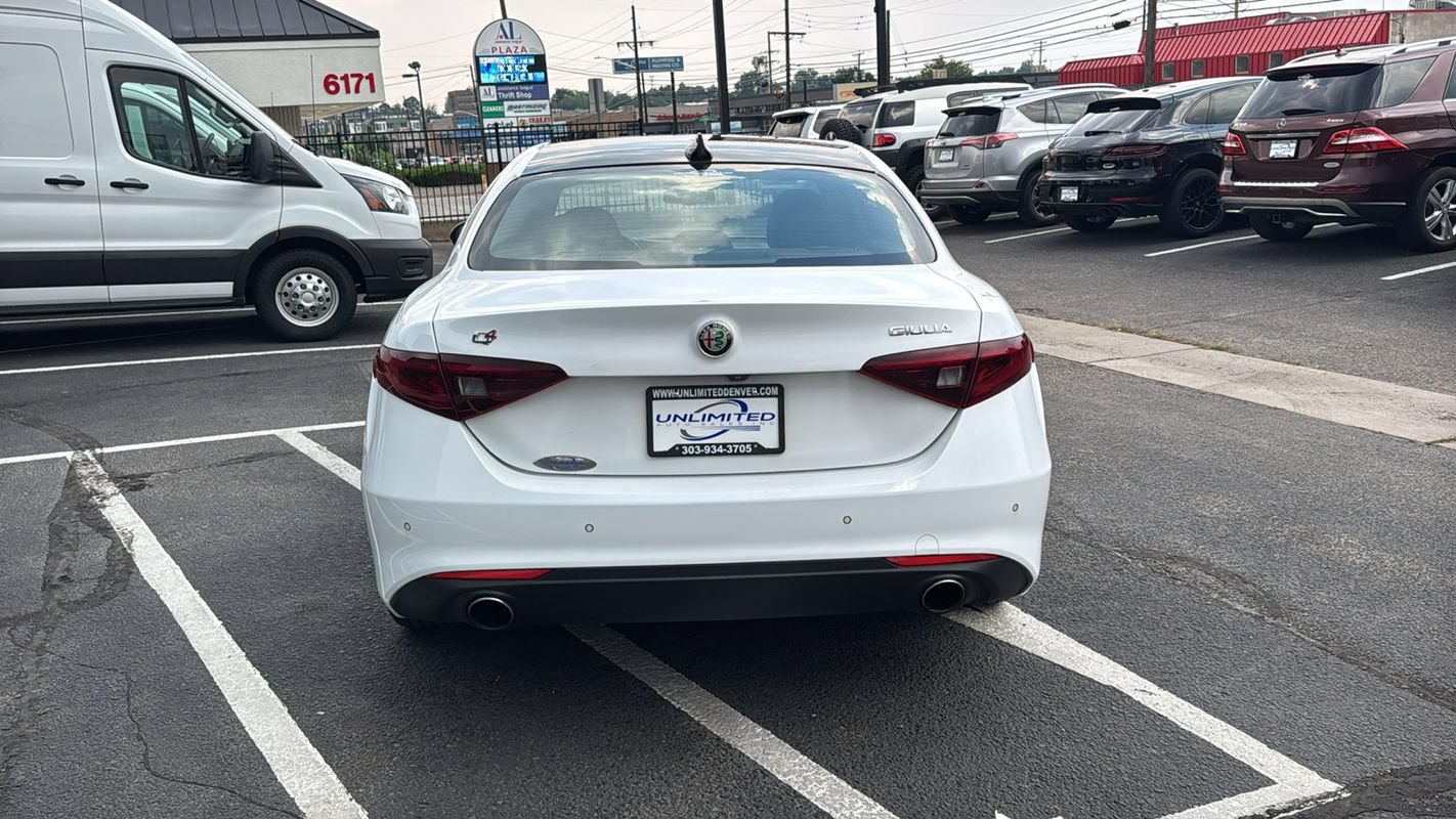 Used 2018 Alfa Romeo Giulia AWD image 4