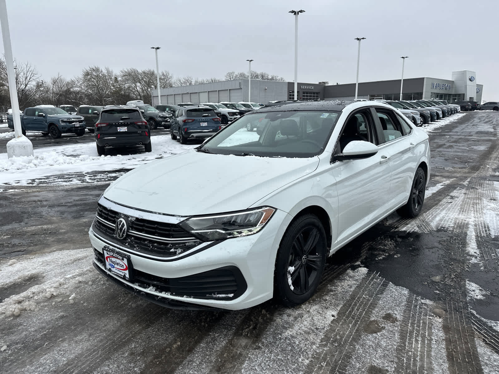 Used 2024 Volkswagen Jetta SE w/ Panoramic Sunroof Package image 4