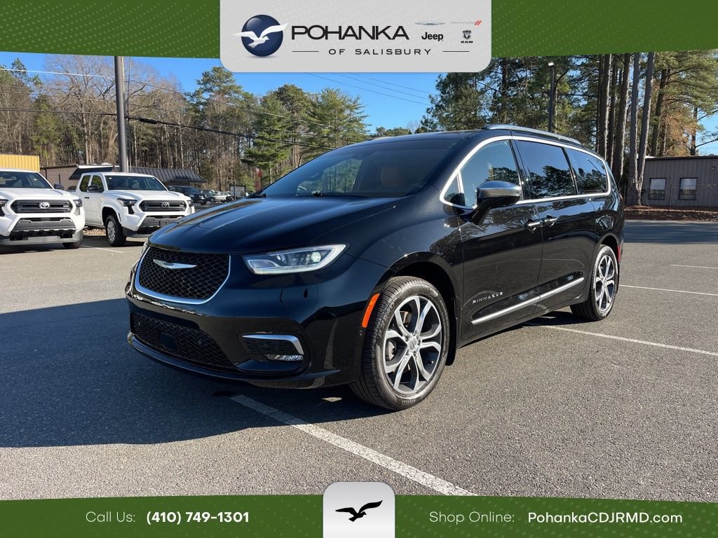 Used 2024 Chrysler Pacifica Pinnacle w/ Trailer Tow Group AWD/4WD image 1