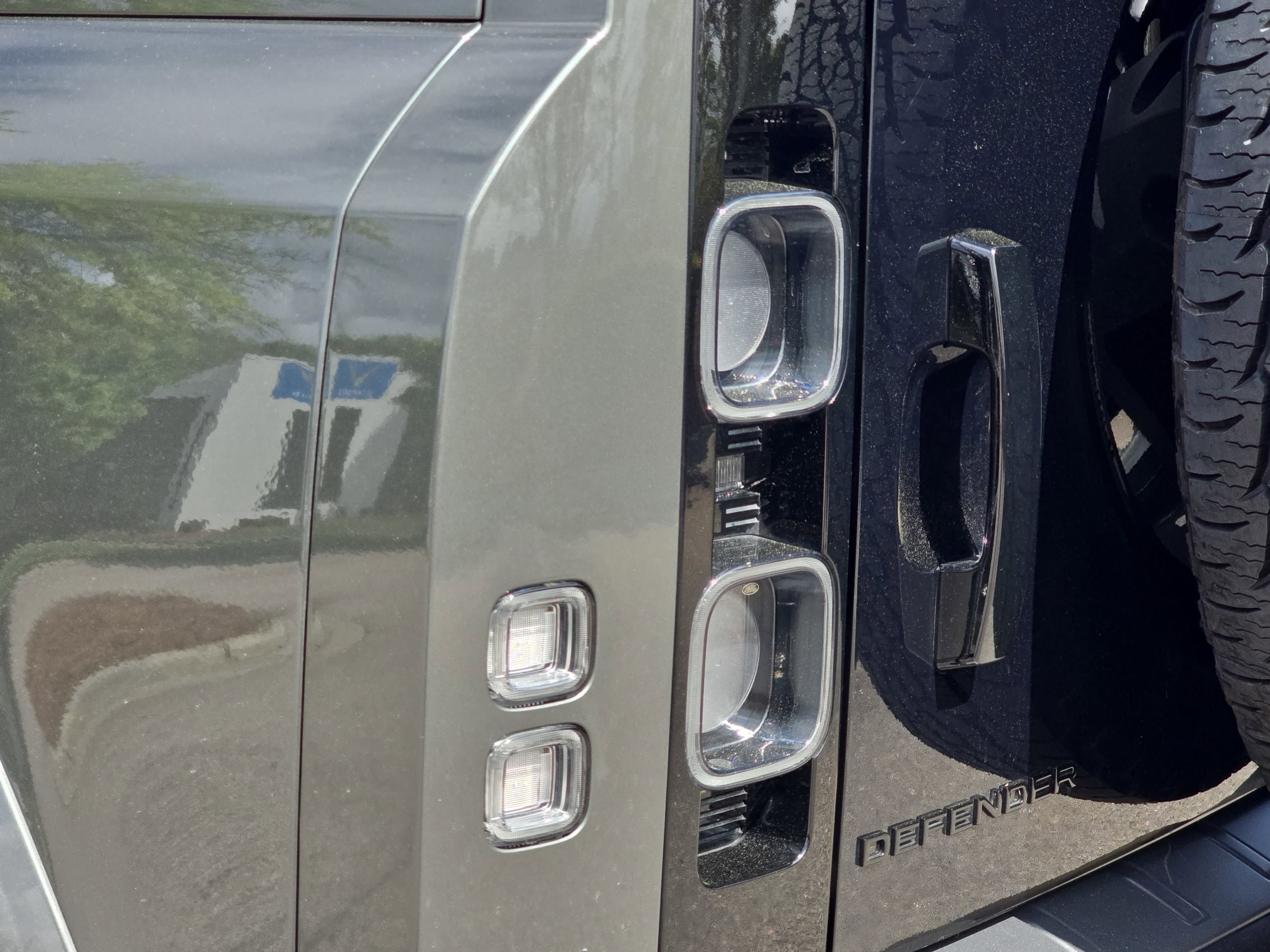 Certified 2025 Land Rover Defender 110 image 34