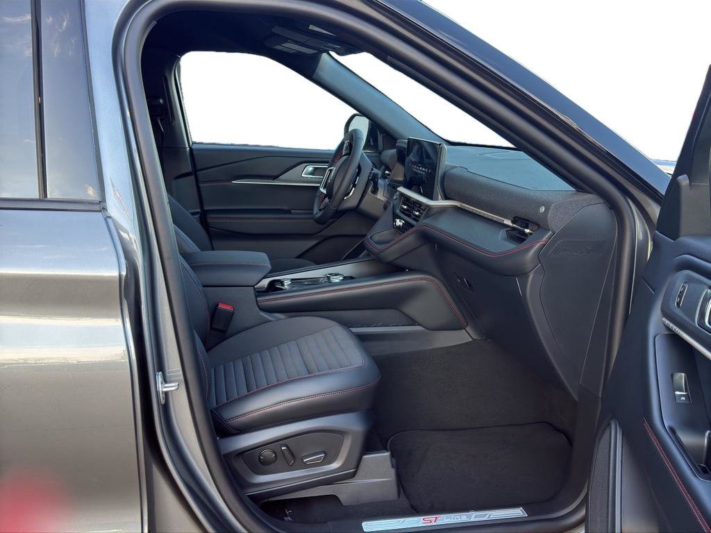 New 2026 Ford Explorer ST-Line w/ ST-Line Street Pack RWD image 7