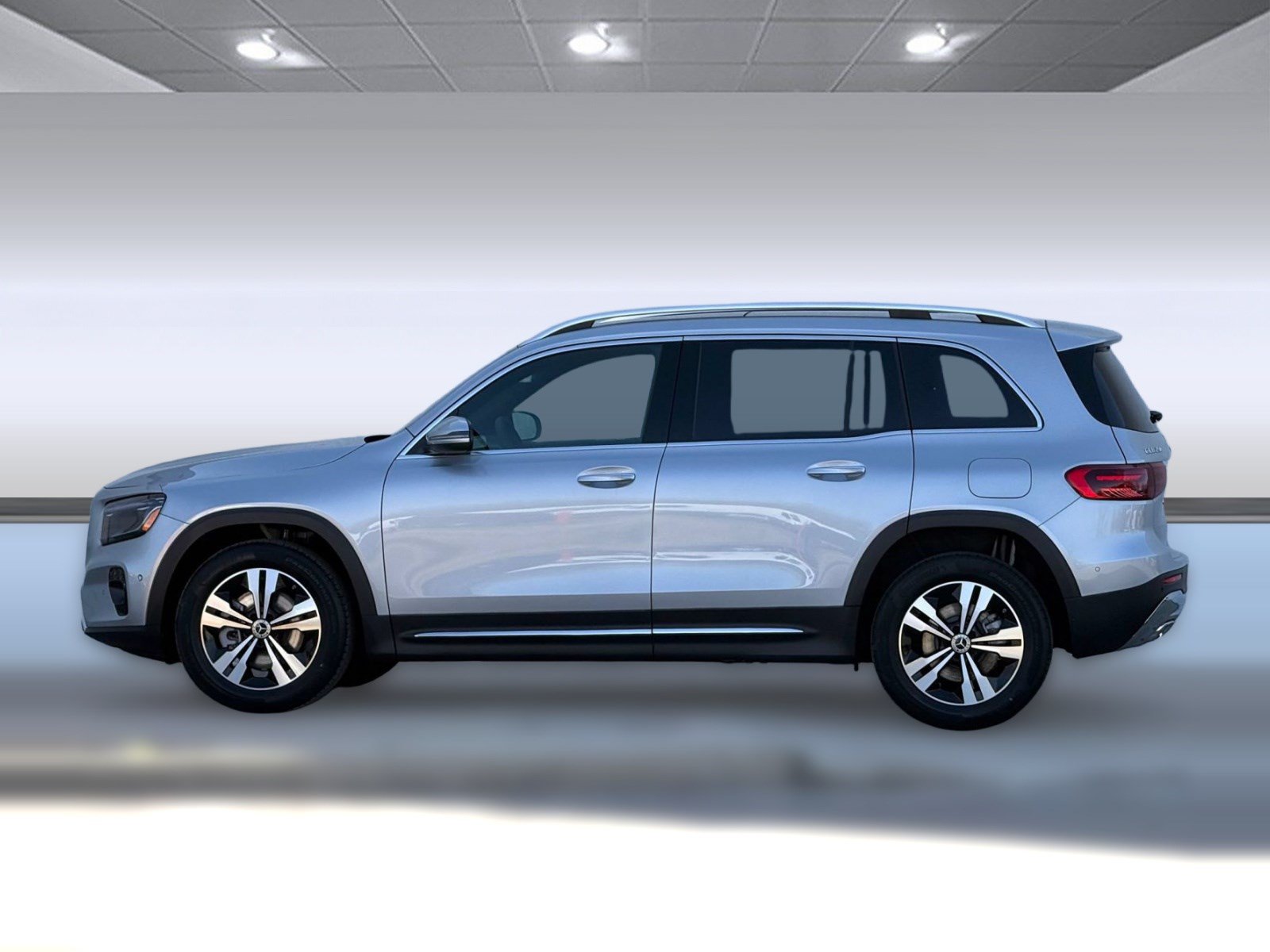 Used 2026 Mercedes-Benz GLB 250 image 2