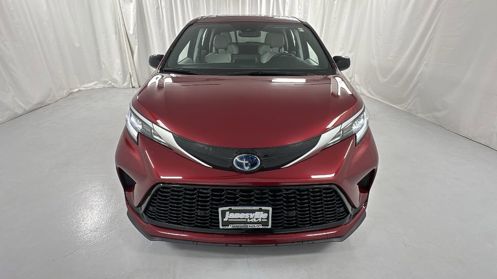 Used 2023 Toyota Sienna XSE image 8