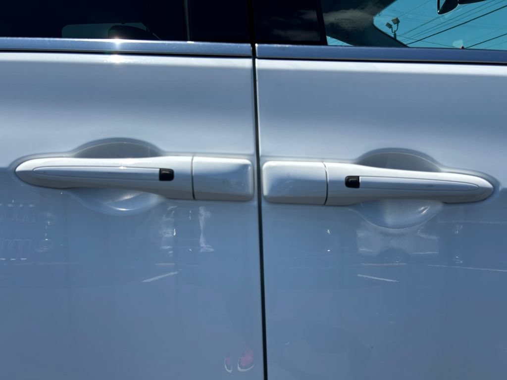 Used 2020 Chrysler Voyager Lxi FWD image 32