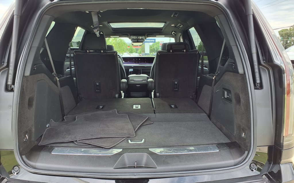 Used 2025 Cadillac Escalade Sport AWD/4WD image 10