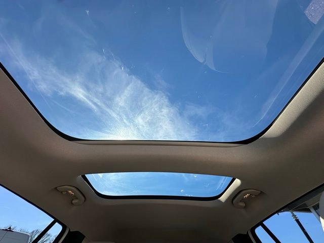 Certified 2022 Mercedes-Benz GLB 250 4MATIC w/ Premium Package Lite image 16