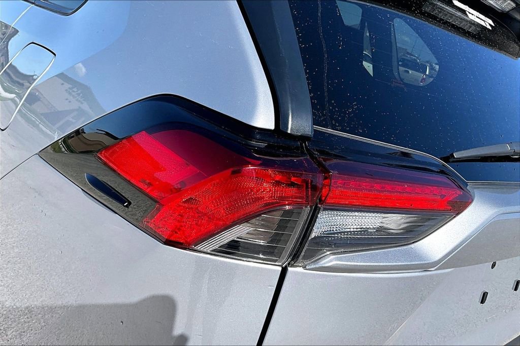 Used 2024 Toyota RAV4 XLE FWD image 27
