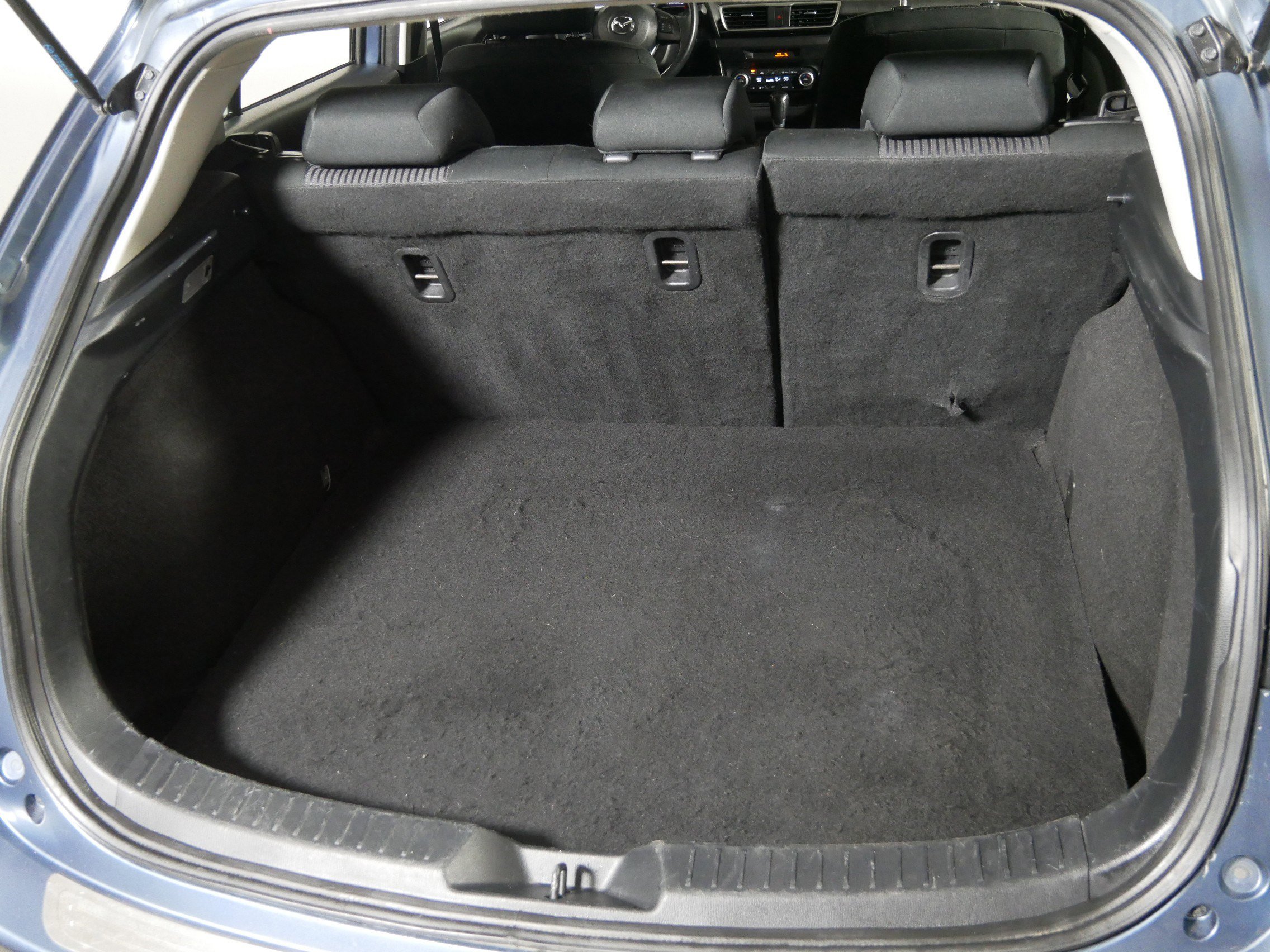 Used 2015 MAZDA MAZDA3 i Touring w/ Technology Package image 18