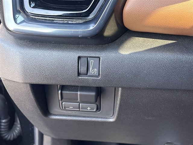 Certified 2024 GMC Canyon AT4 w/ AT4 Premium Package AWD/4WD image 18