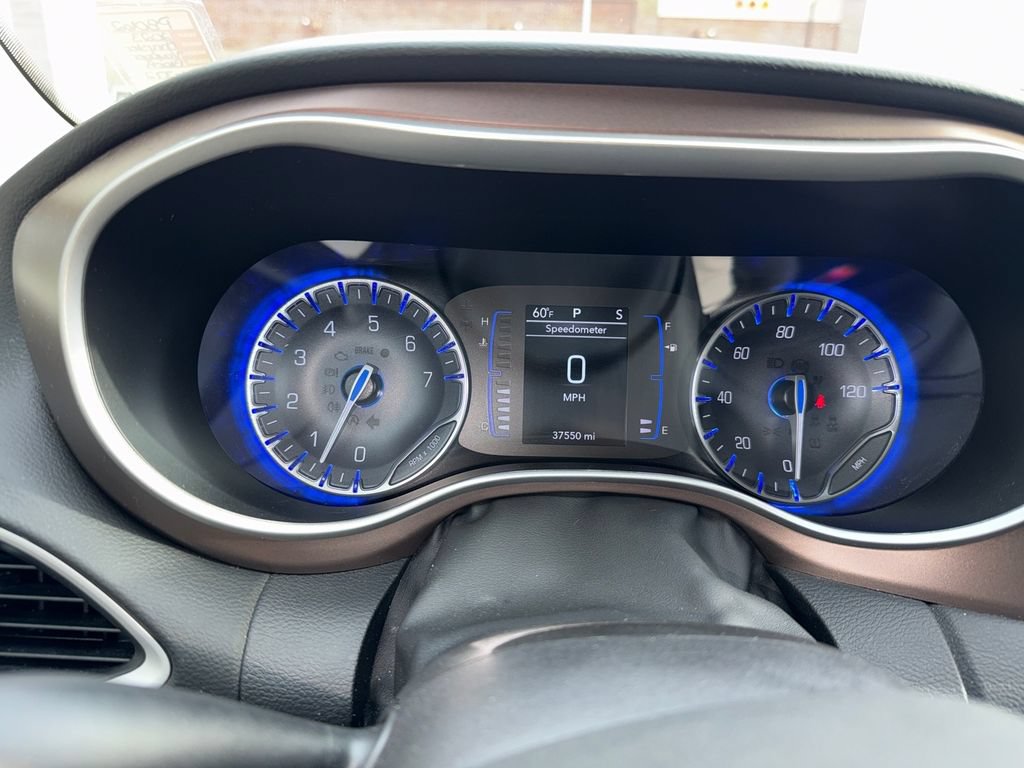 Used 2023 Chrysler Voyager LX FWD image 16