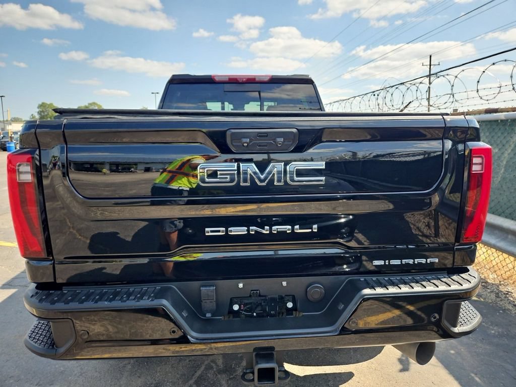 Used 2024 GMC Sierra 2500 Denali Ultimate AWD/4WD image 4