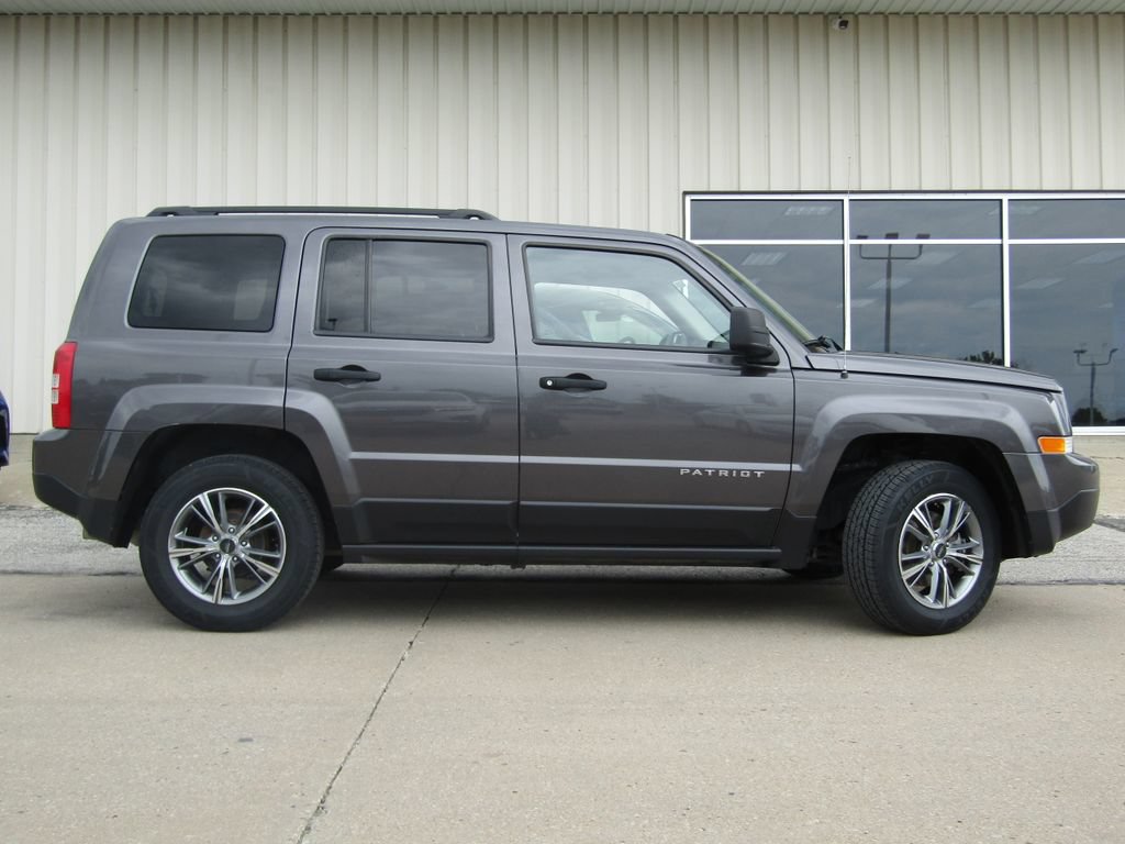 Used 2015 Jeep Patriot Sport FWD image 2