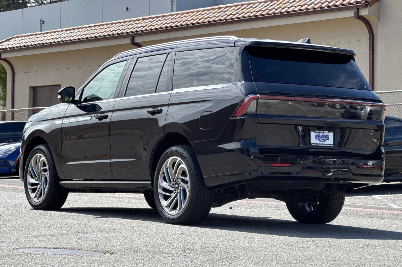 Used 2025 Lincoln Navigator Reserve AWD/4WD image 8