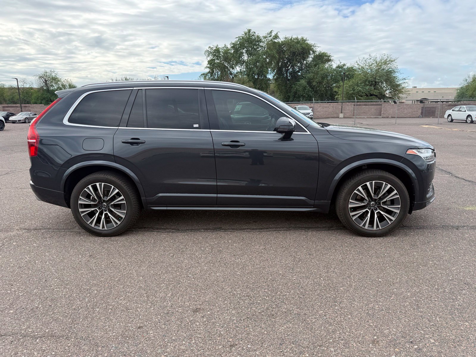 Used 2021 Volvo XC90 T6 Momentum w/ Advanced Package AWD/4WD image 4