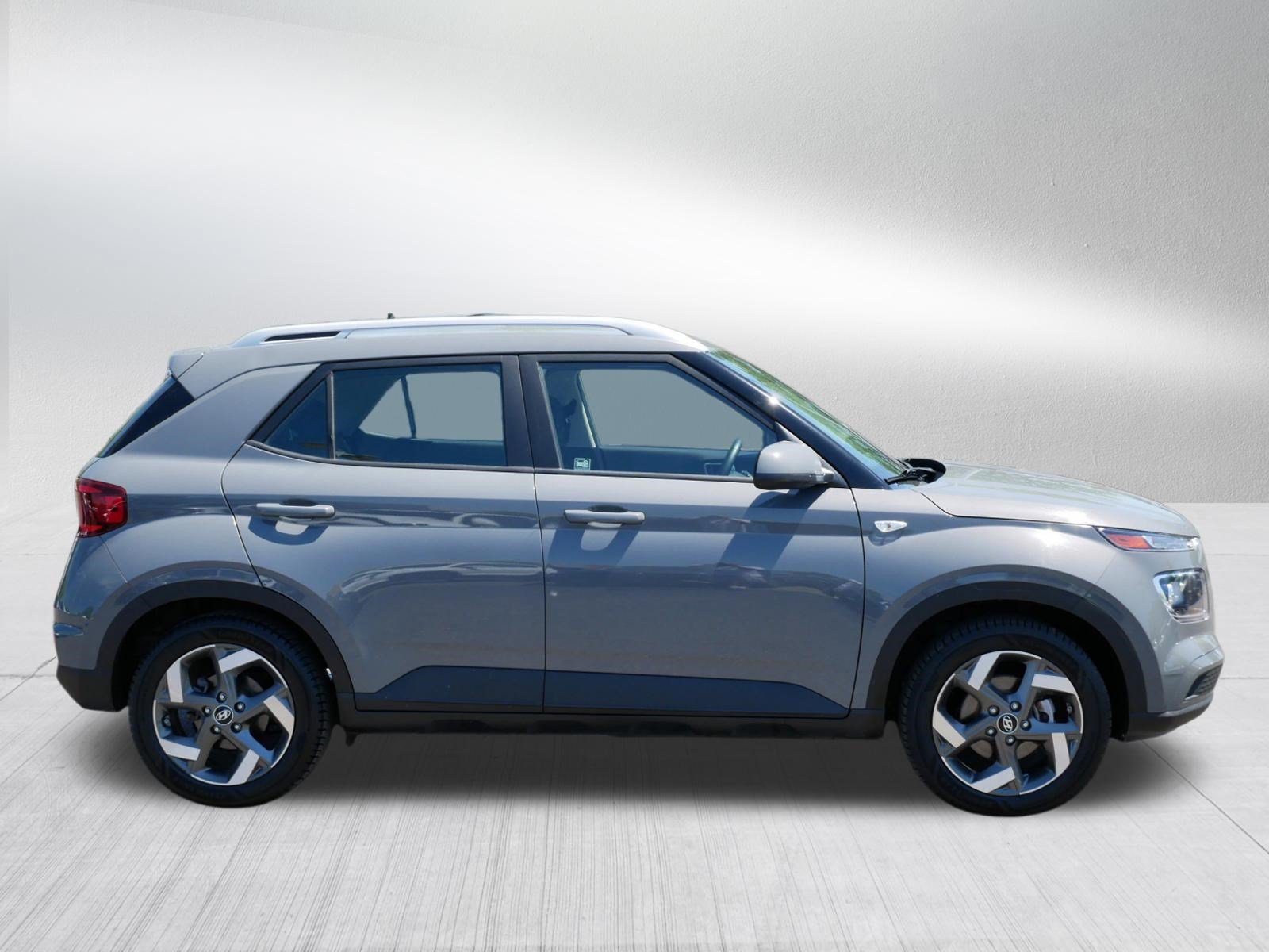Used 2021 Hyundai Venue SEL FWD image 8
