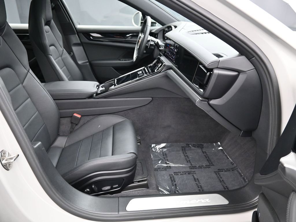 Certified 2025 Porsche Panamera image 28
